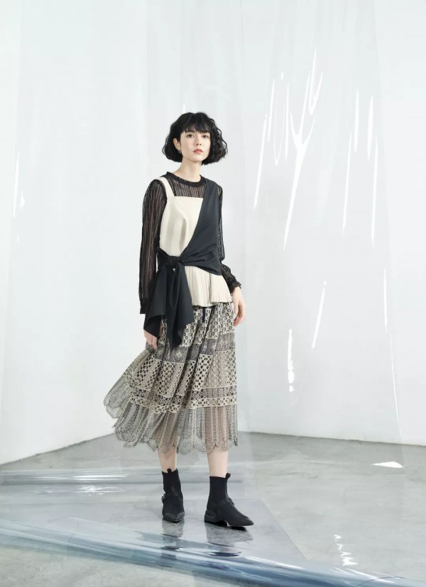 initial女装2020春装新款 跟我一起上太空