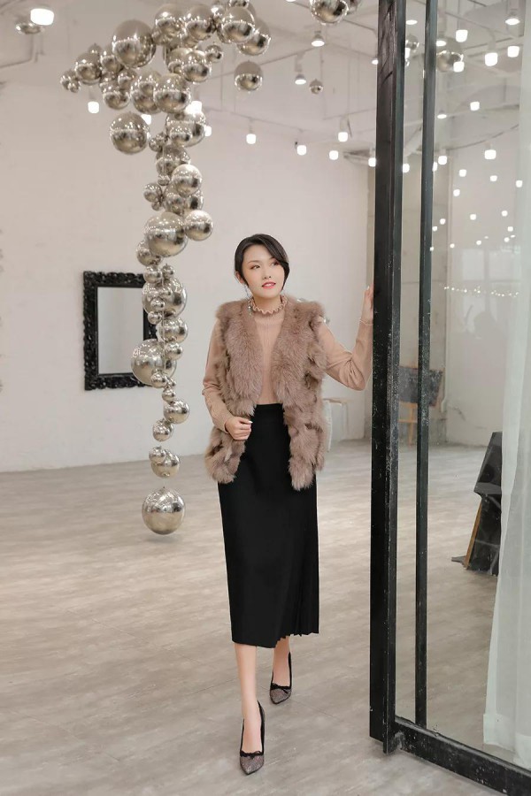 酒会小礼服配什么外套好 皮草配礼服又暖又高级
