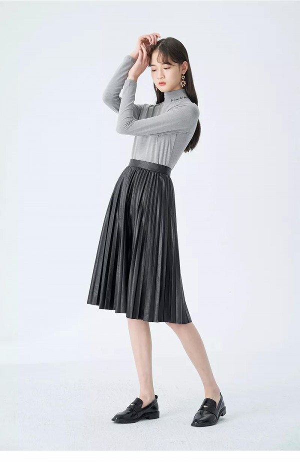 百褶半身裙配什么上衣好 百褶裙上面穿什么