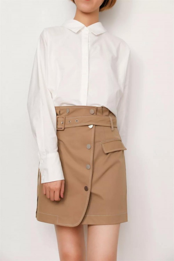 相信吗?一件白衬衫能解决你一周穿搭!