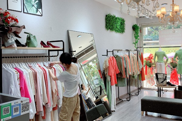 十万元开一家女装店 选它你不会后悔