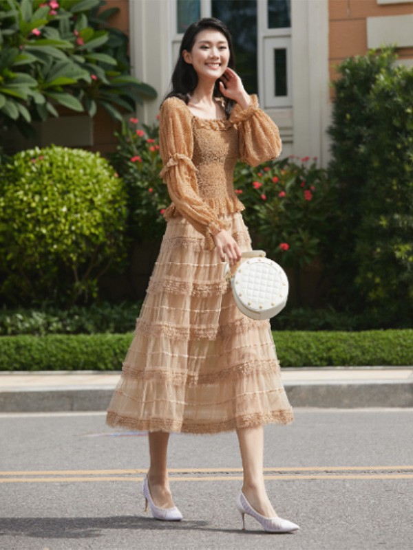 即使在秋天也要穿美美的裙子 这些搭配你要知道