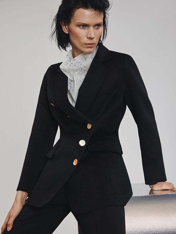 大衣总是穿不出气场怎么办?秋冬大衣选择应该注意什么?