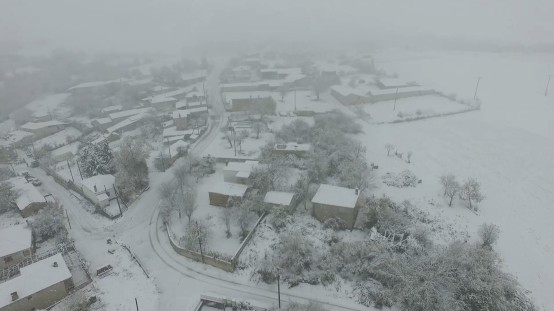 全国持续降温 波司登再伸援手为“寒风中的英雄”送上温暖羽绒服