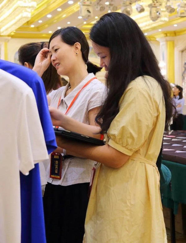 富绅•万众衣心丨2021春夏新品订货会圆满落下帷幕!