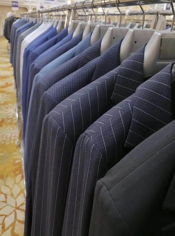 富绅•万众衣心丨2021春夏新品订货会圆满落下帷幕!