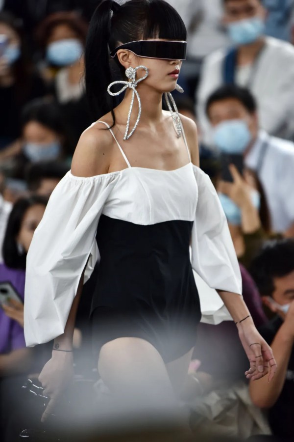 S/S 2021深圳时装周:朗黛国际 | 聚澎湃之活力 启新出发