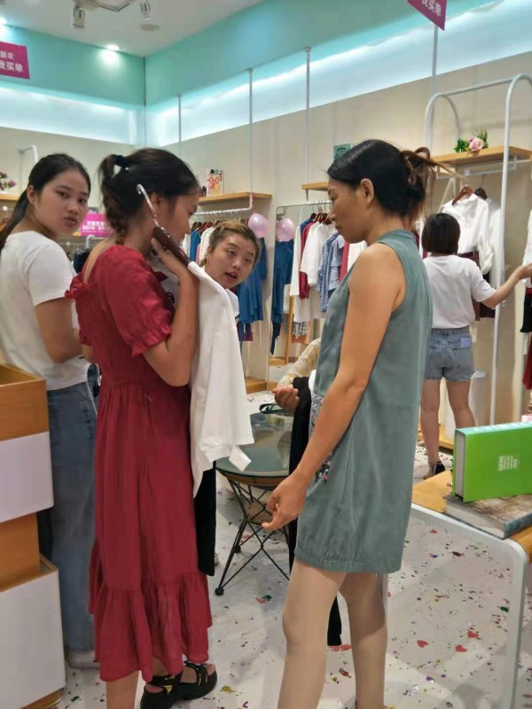 服装店铺如何提高进店率?四招让你业绩飙升!