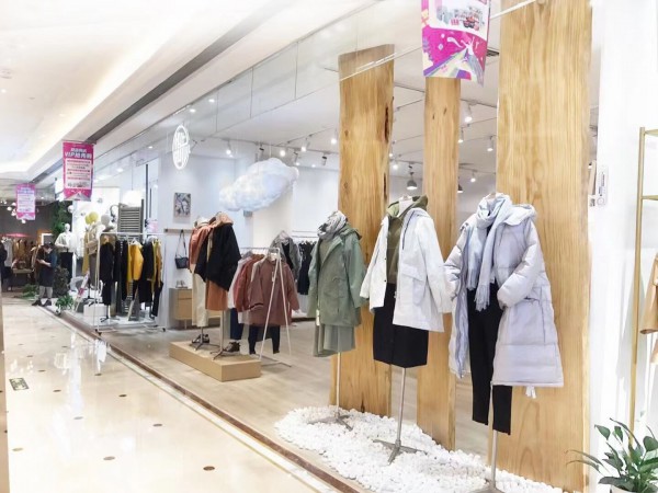 热烈祝贺拾卡女装河南省南阳市金玛特百货店开业大吉!