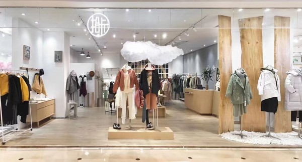 热烈祝贺拾卡女装河南省南阳市金玛特百货店开业大吉!