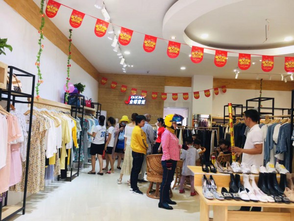 热烈庆祝金蝶茜妮女装品牌新店盛大开业