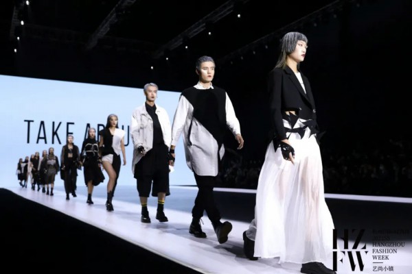 “不被左右”—唐卡2021SS FASHION SHOW