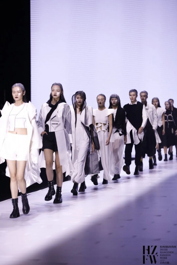 “不被左右”—唐卡2021SS FASHION SHOW