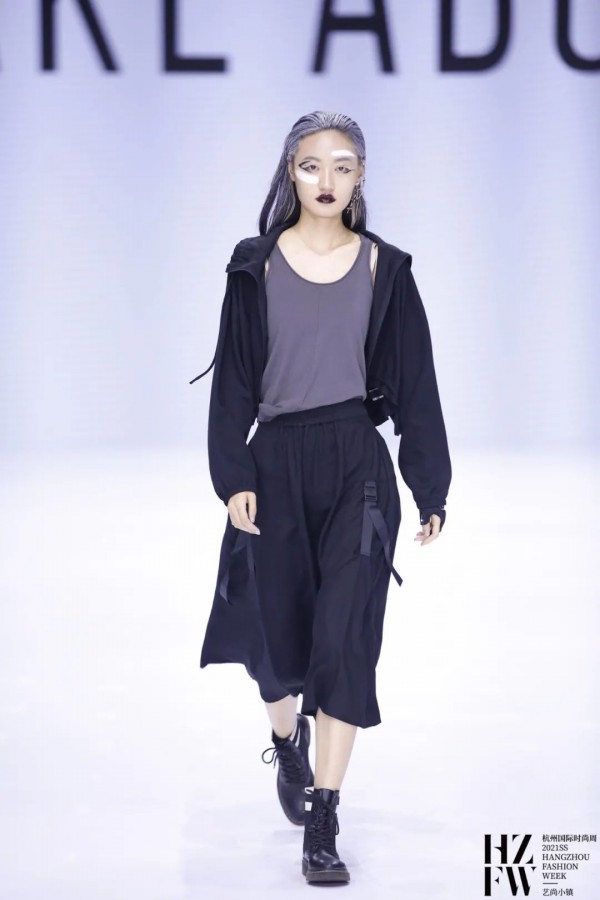 “不被左右”—唐卡2021SS FASHION SHOW