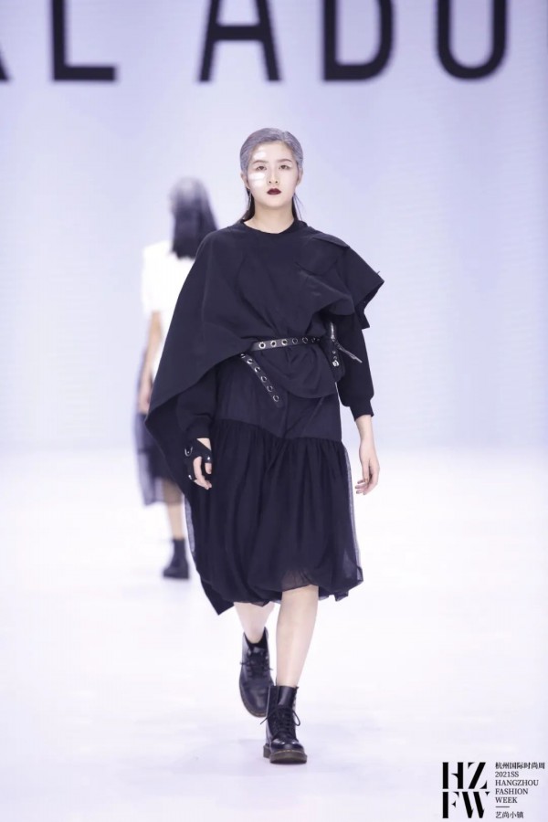 “不被左右”—唐卡2021SS FASHION SHOW