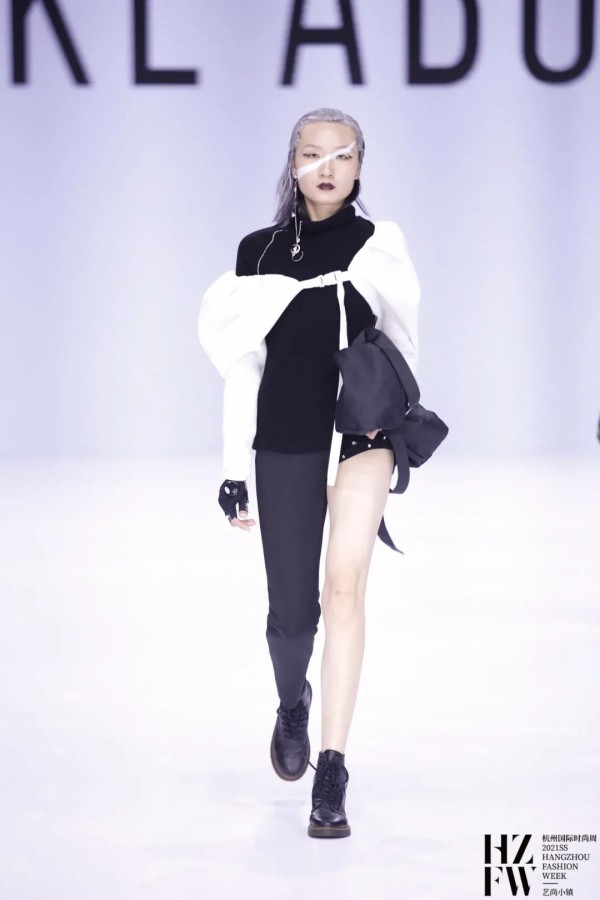 “不被左右”—唐卡2021SS FASHION SHOW