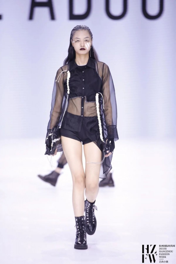 “不被左右”—唐卡2021SS FASHION SHOW