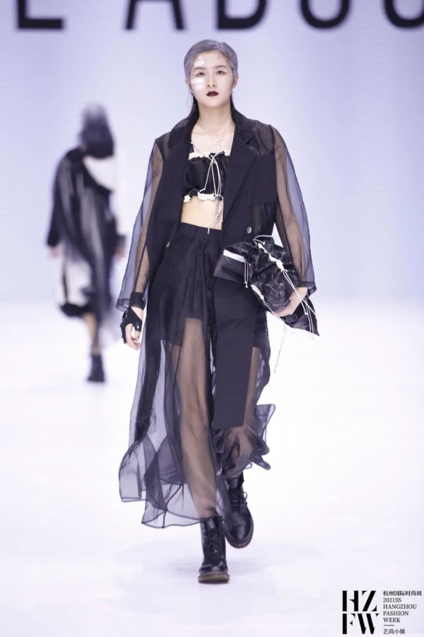 “不被左右”—唐卡2021SS FASHION SHOW