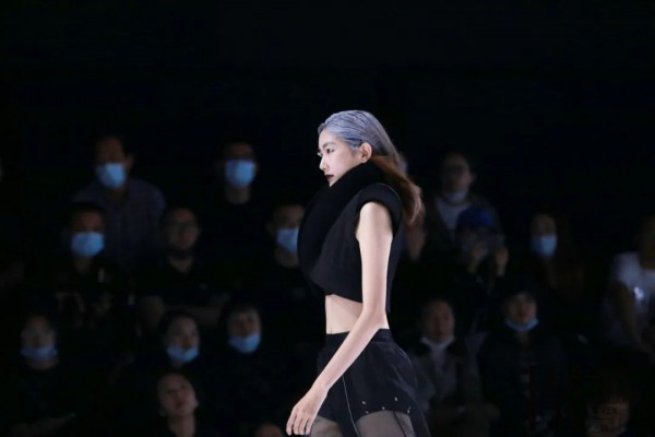 “不被左右”—唐卡2021SS FASHION SHOW