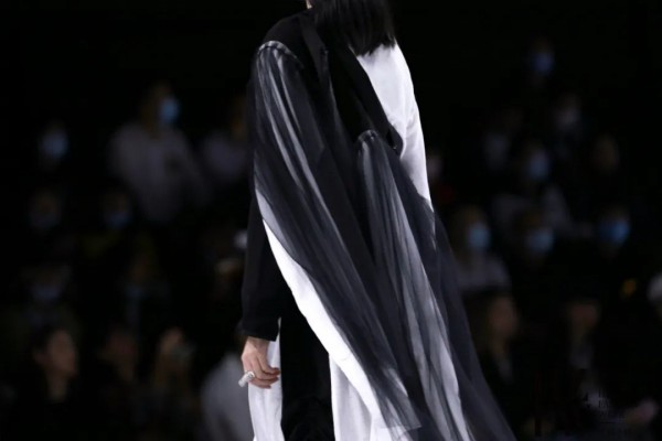 “不被左右”—唐卡2021SS FASHION SHOW