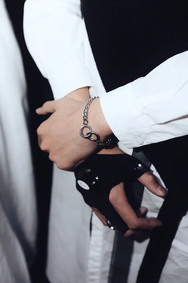 “不被左右”—唐卡2021SS FASHION SHOW