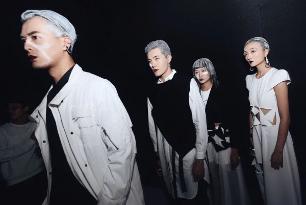 “不被左右”—唐卡2021SS FASHION SHOW