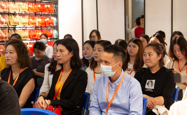 热烈祝贺都市新感觉“2021春夏家居订货会”圆满收官!