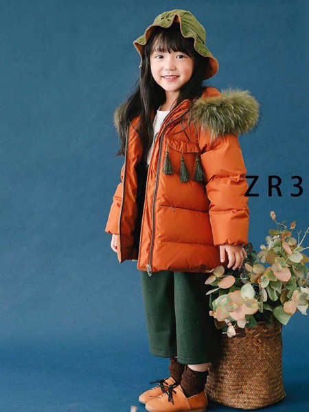 在冬季更温暖的颜色有哪些?孩子的羽绒服你选好了吗?