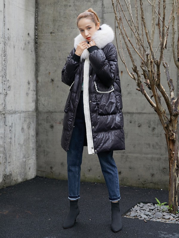 更适合在冬天穿的羽绒服 雁腾逸温暖整个季节