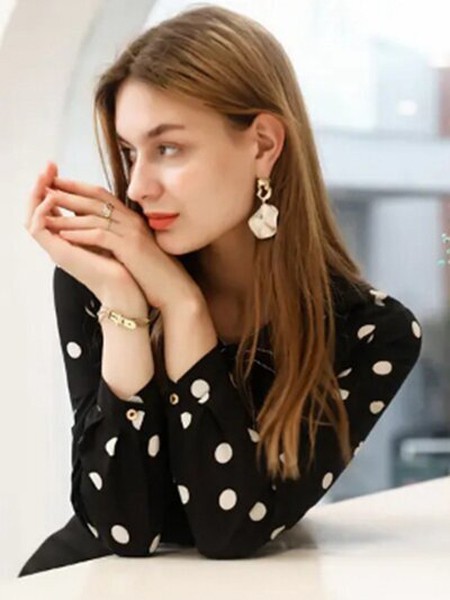 更具人气的女装店地址如何选?曼秀缤纷女装更有优势