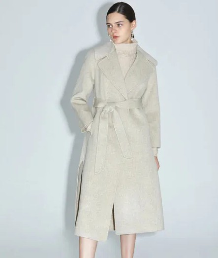 动情的秋冬季节里 需要温暖的外套来渲染