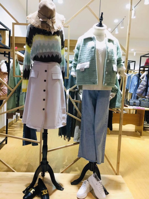 双喜临门!热烈祝贺金蝶茜妮宋女士,杨女士新店开业大吉!