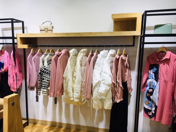 双喜临门!热烈祝贺金蝶茜妮宋女士,杨女士新店开业大吉!