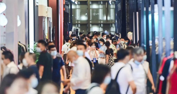 【ISUE2020探展预告】 抖音B站萌主组团RUA校服!