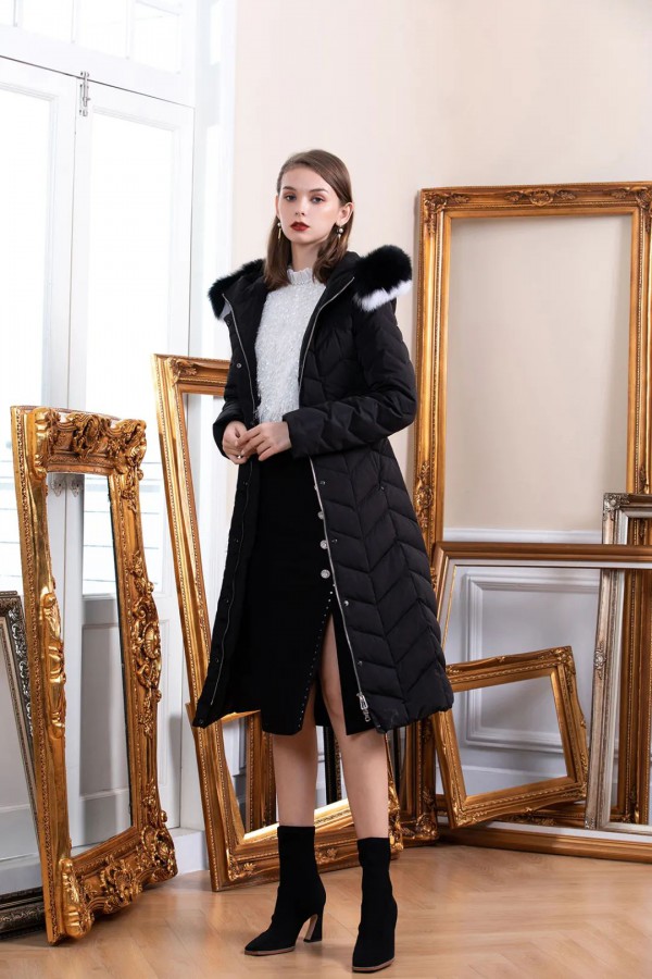 冬季中长款外套里面穿什么 长款羽绒服怎么搭配好看