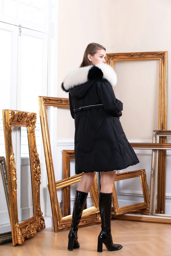 冬季中长款外套里面穿什么 长款羽绒服怎么搭配好看