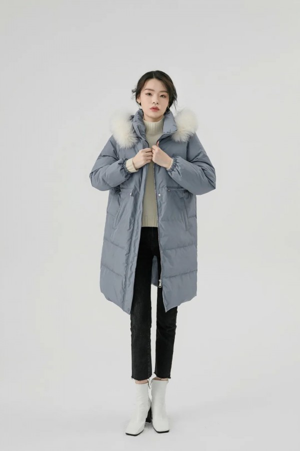 冬天蓝色外套怎么搭配 蓝色外搭里面穿什么