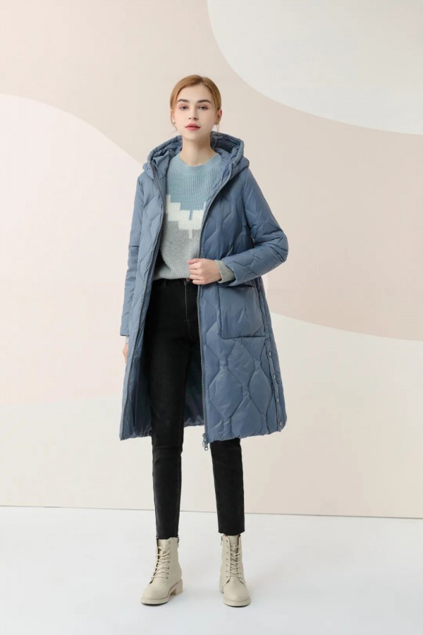 冬天蓝色外套怎么搭配 蓝色外搭里面穿什么