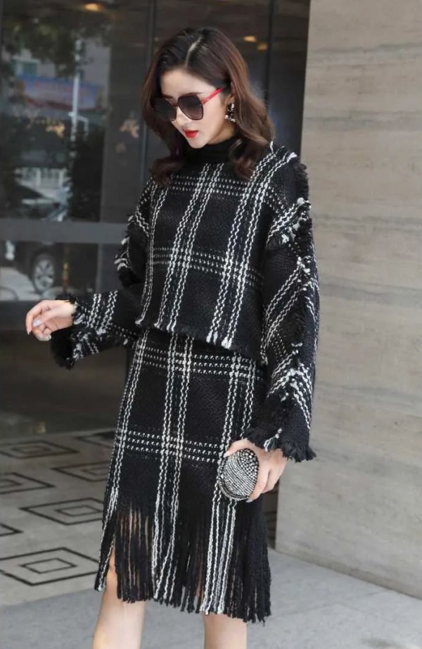 黑白格纹大衣怎么搭配 经典不过时的格纹穿搭术