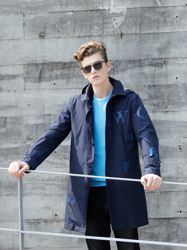 冬季男生毛衣怎么穿搭 男士毛衣外面穿什么好