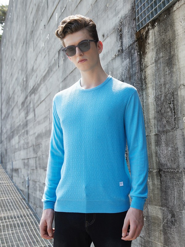 冬季男生毛衣怎么穿搭 男士毛衣外面穿什么好