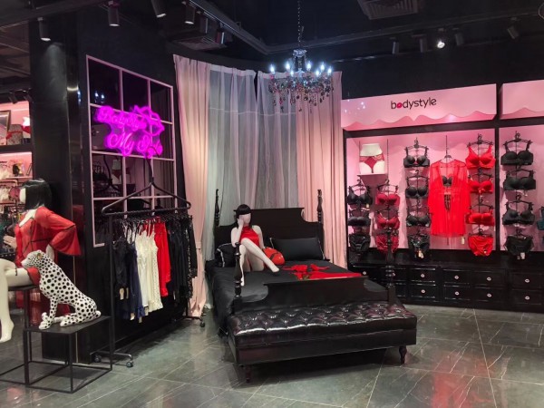 布迪设计成都银泰盛大开业!欢迎广大消费者的光临!