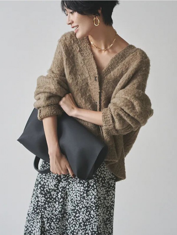 针织长裙针织半身裙怎么搭配 细腻针织编写冬日暖意