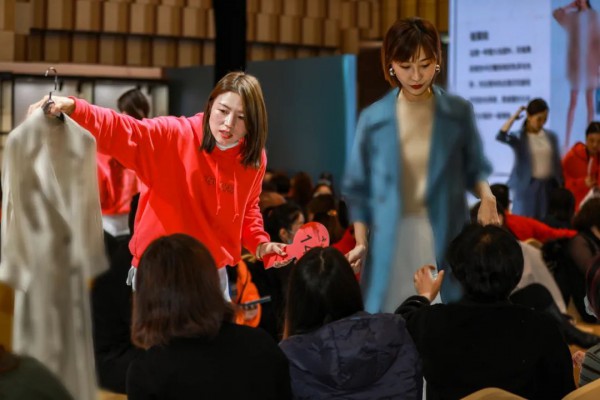 GUUIZS贵姿2021夏“幻醒”时尚新品发布会暨订货会圆满成功