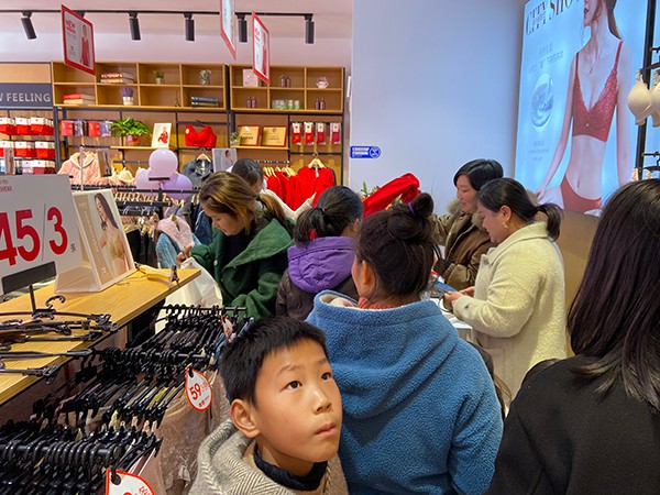 热烈祝贺“都市新感觉”加盟店五店齐开!