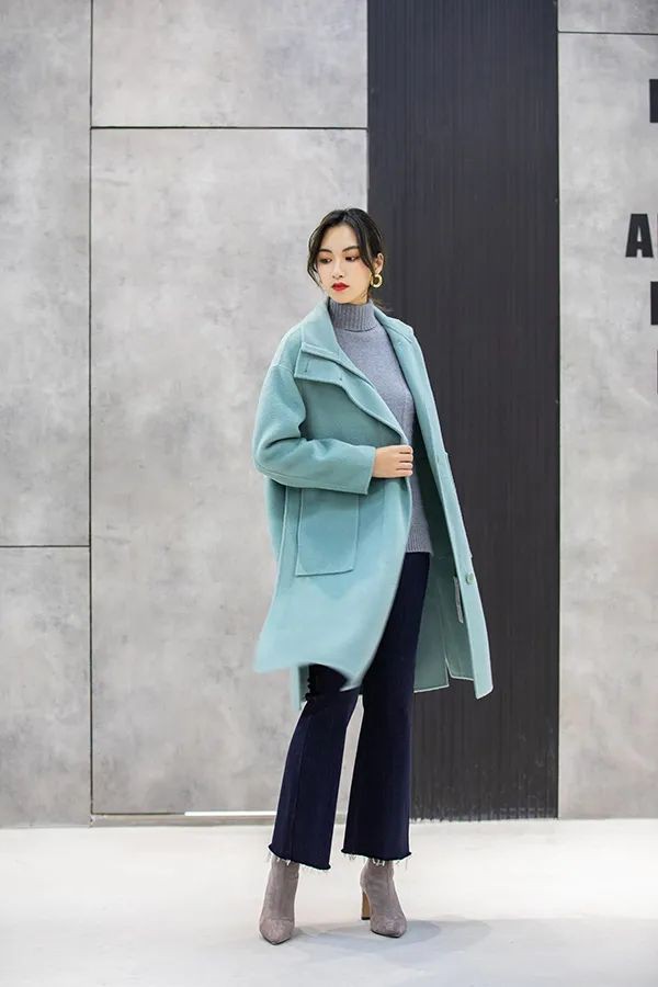 冬季大衣选什么颜色 蓝色大衣怎么搭配