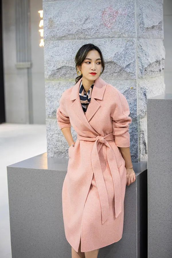 冬季大衣选什么颜色 蓝色大衣怎么搭配