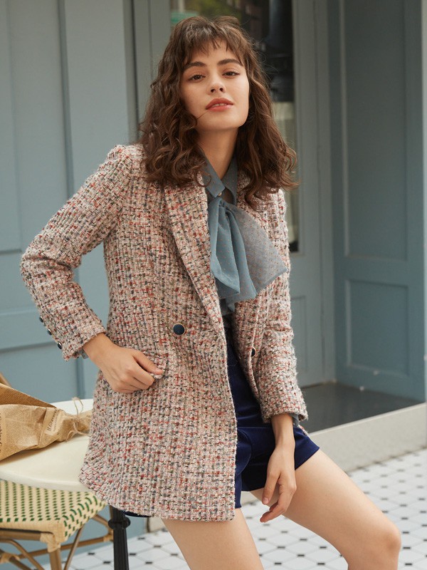 这个秋冬不能被忽视的单品 TITI小香风外套给你最精致的造型