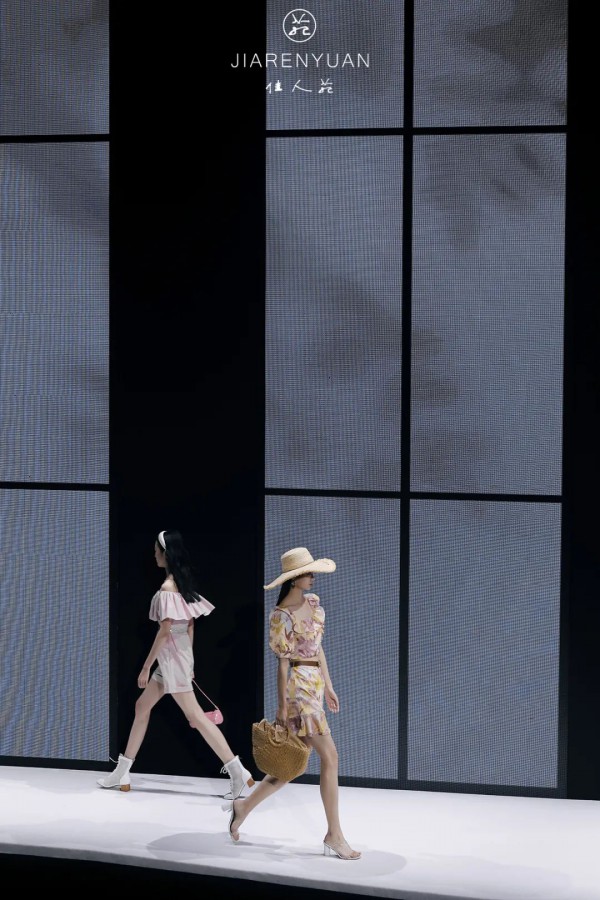 “秘境之旅” 你与美丽的神秘邂逅 ——“佳人苑” 2021年夏装新品发布会,表彰大会