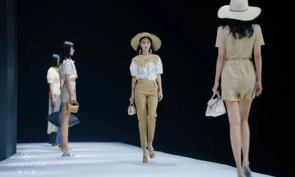 “秘境之旅” 你与美丽的神秘邂逅 ——“佳人苑” 2021年夏装新品发布会,表彰大会